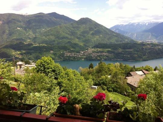 B&B Alba Sul Lago 페르지네 발수가나 외부 사진