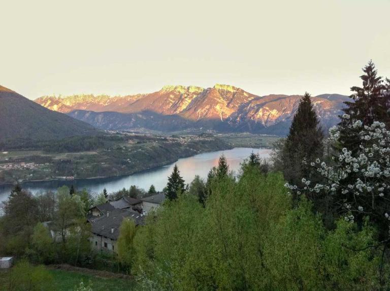 B&B Alba Sul Lago 페르지네 발수가나 외부 사진